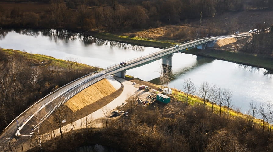 Erosionsschutz der Böschung einer Fußgängerbrücke