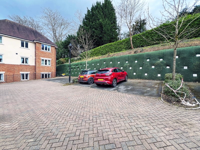 Sehr steile Böschungen lassen sich mit Erdankern stabilisieren